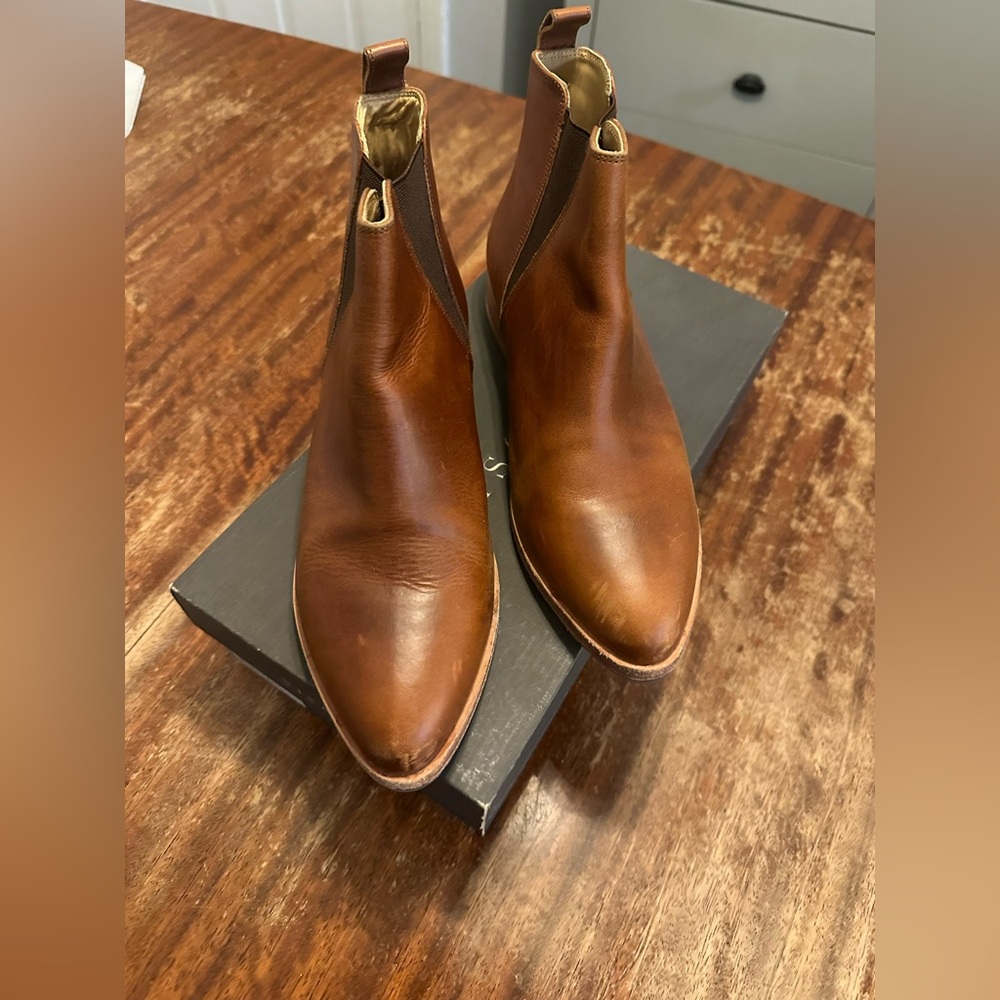 NISOLO Eva Everyday Chelsea Boot, size 9